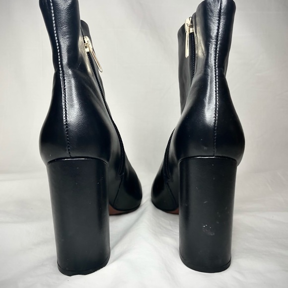 L’intervalle leather ankle boots with gold zipper. - Picture 3 of 3